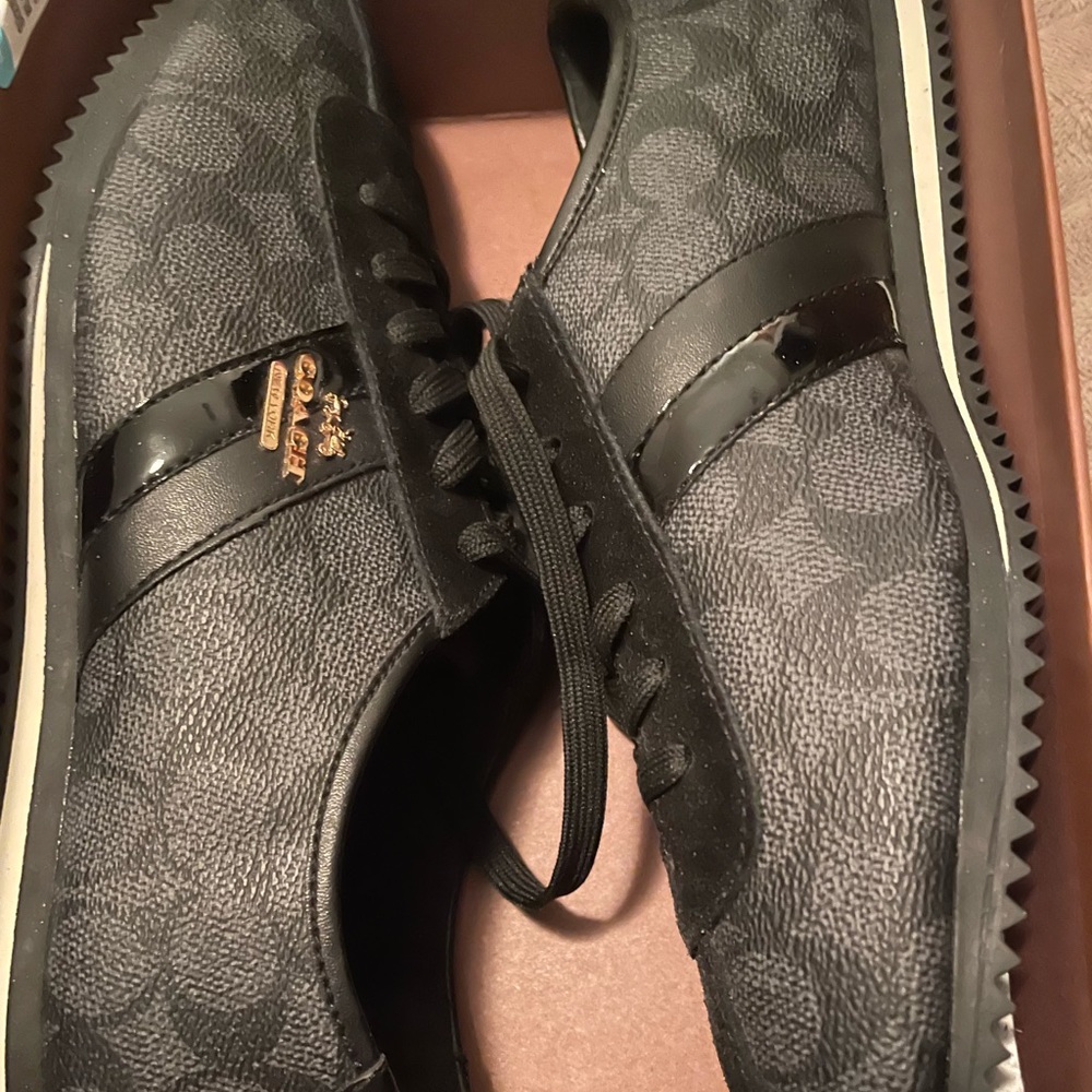 New with tags and box.  Never worn.  Width M Fits more like a true 10.5.